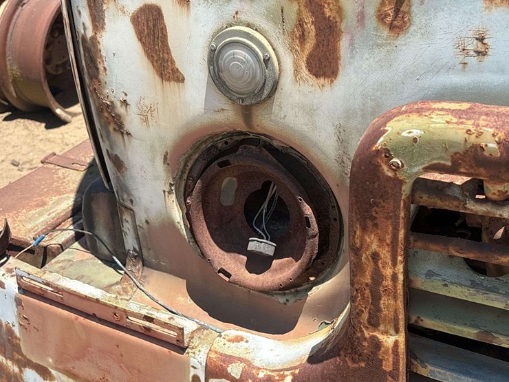 white-3000-truck-image-21