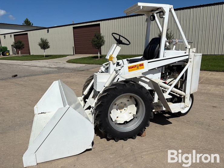 1958-honey-bee-hydro-loader-2wd-tractor-image-1