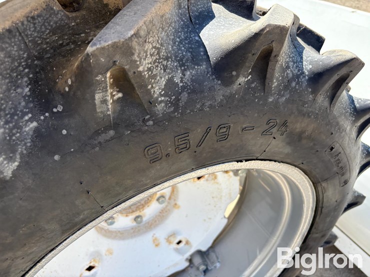 1958-honey-bee-hydro-loader-2wd-tractor-image-13