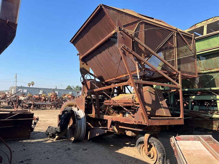 farmall-m-with-cotton-picker-image-7