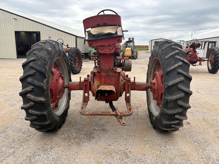 1953-ih-farmall-super-m-2wd-tractor-image-6