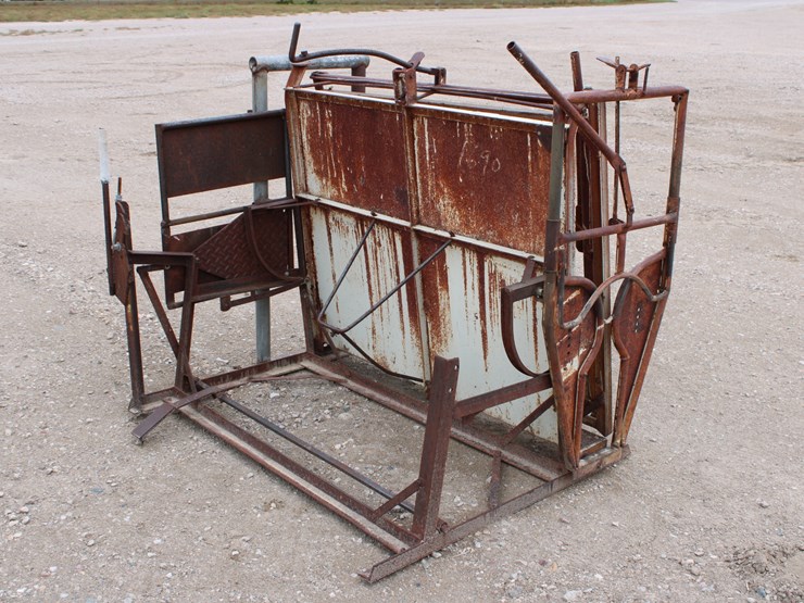 #4092-•-#4092--calf-table,-adj-alley-image-2