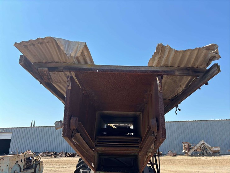 john-deere-pull-type-combine-image-32