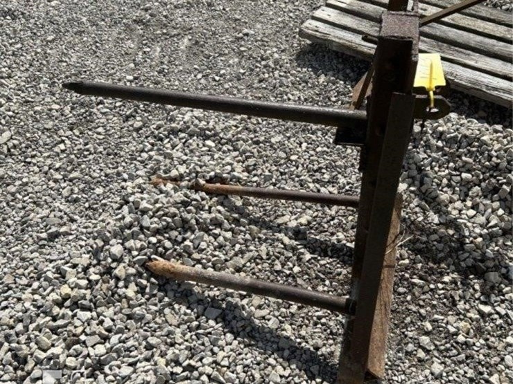 3pt-bale-spear-image-1