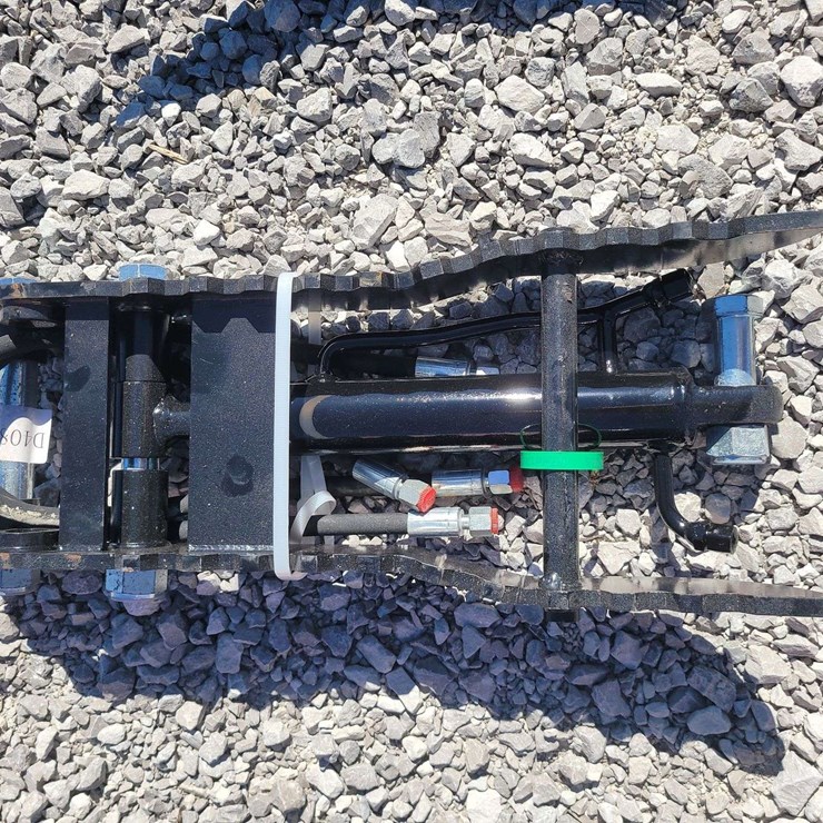 Mini excavator hydraulic thumb clip.