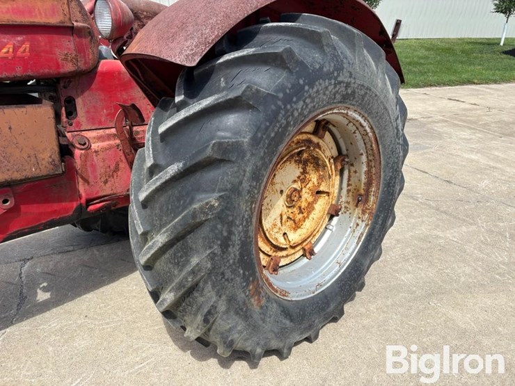 1956-massey-harris-444-image-18