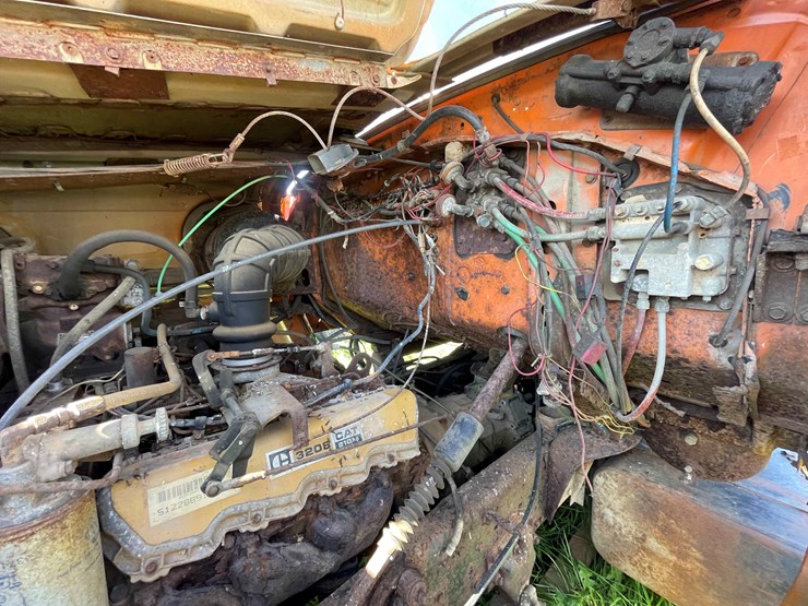 1984-ford-8000-image-77