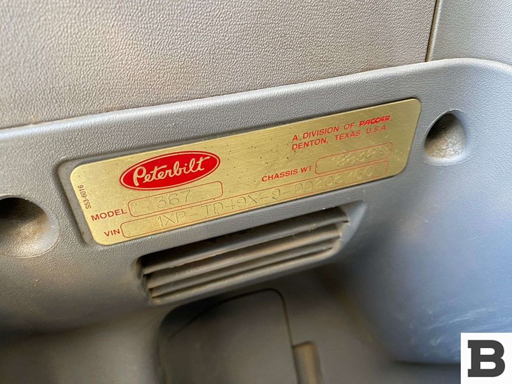 2013-peterbilt-367-image-57