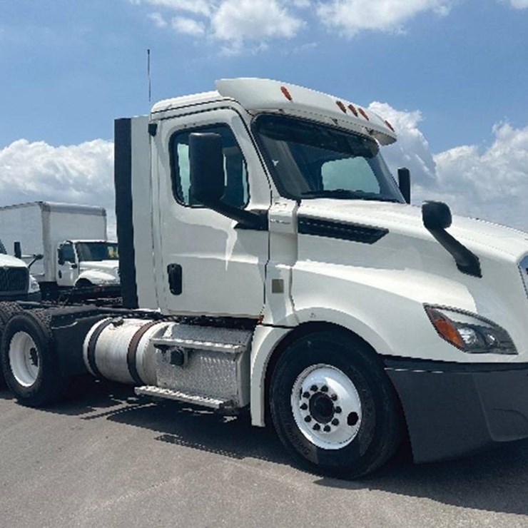 2018 FREIGHTLINER CASCADIA 126