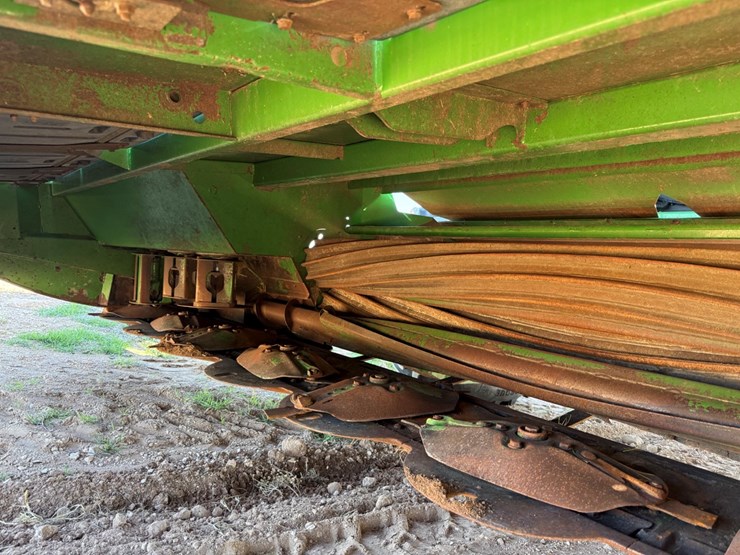 2019-john-deere-w235-image-26