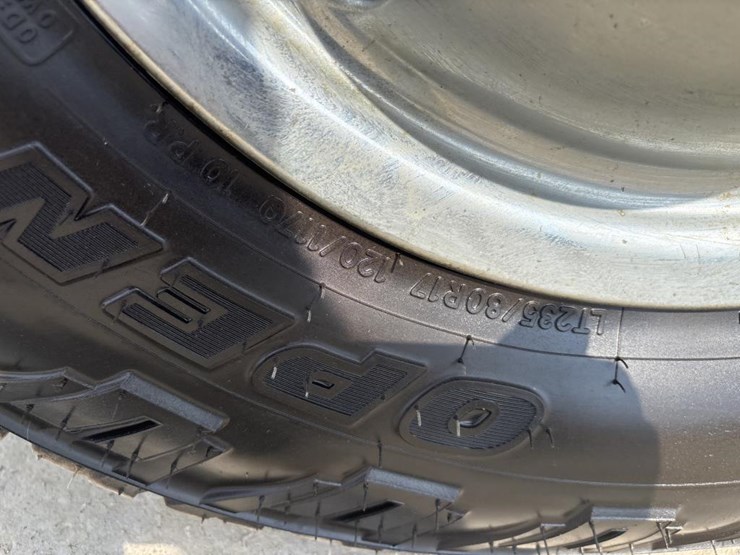 2016-dodge-ram-3500-image-30