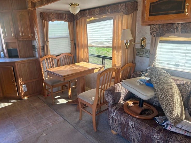 2006-forest-river-cedar-creek-30rkts-camper-image-10