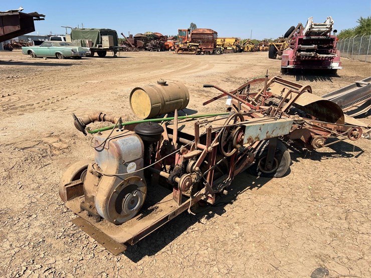 self-propelled-almond-sweeper-image-8