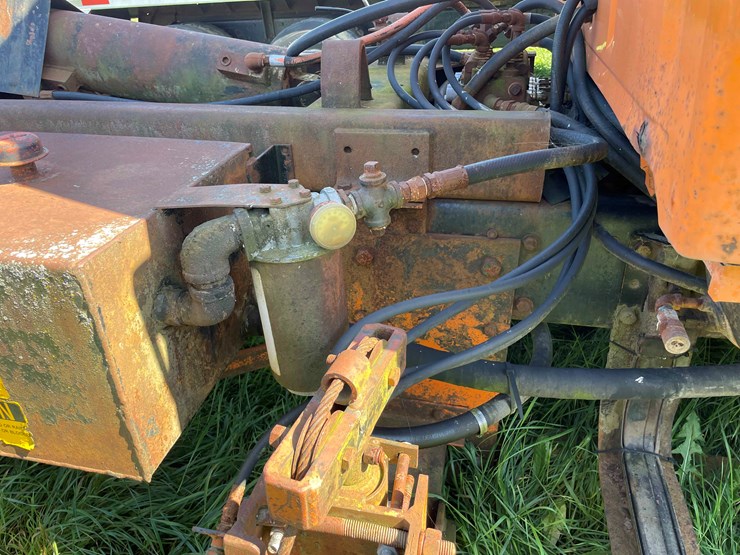 1984-ford-8000-image-31