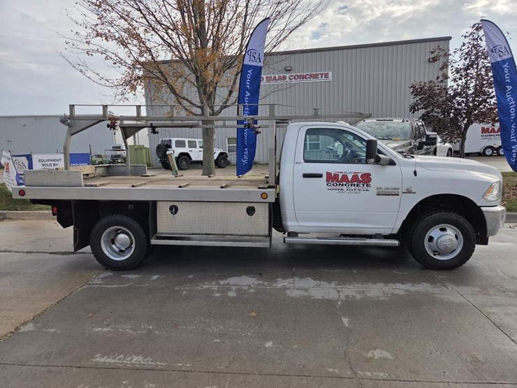 2016-dodge-ram-3500-image-6