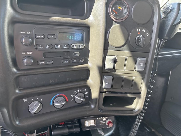 #5081-•-2005-gmc-c4500-4x4-single-axle-dump-truck-image-34