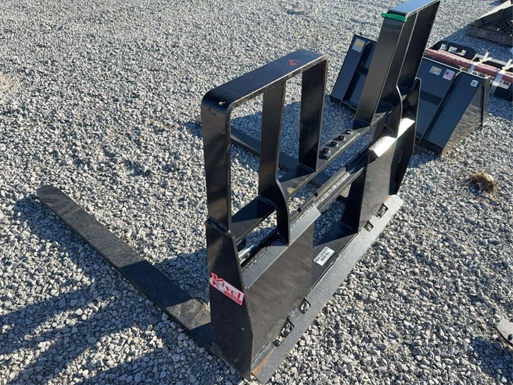 kivel-48”-4200lbs-pallet-forks-image-1