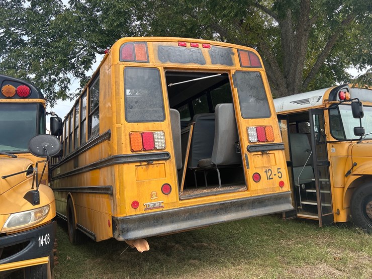 2012-freightliner-b2-image-4