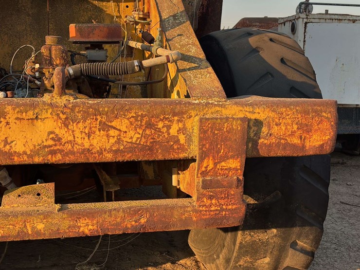 euclid-tractor-tanker-image-36