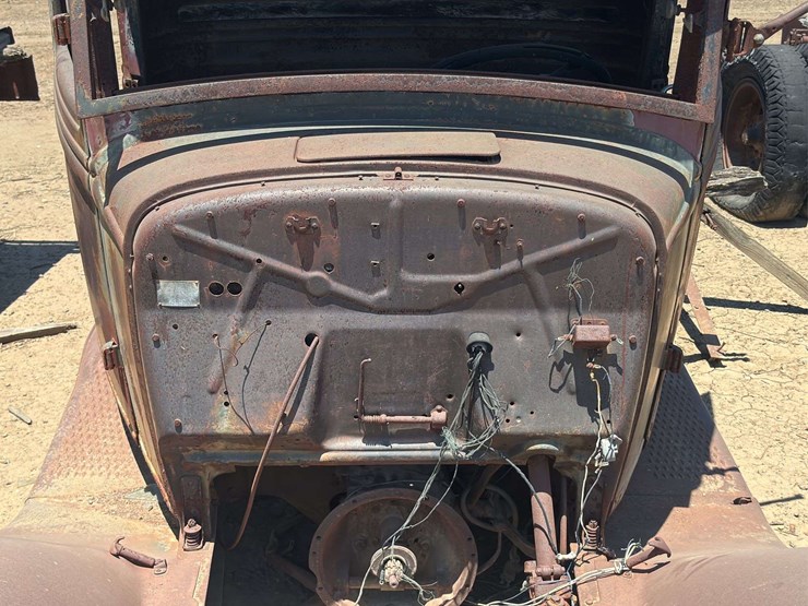 truck-cab-and-chassis-image-8