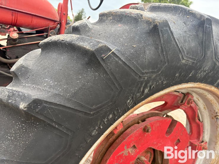 1953-ih-farmall-super-m-2wd-tractor-image-11