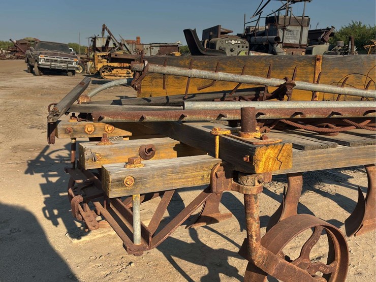 stockton-5-bottom-wooden-frame-plow-image-11