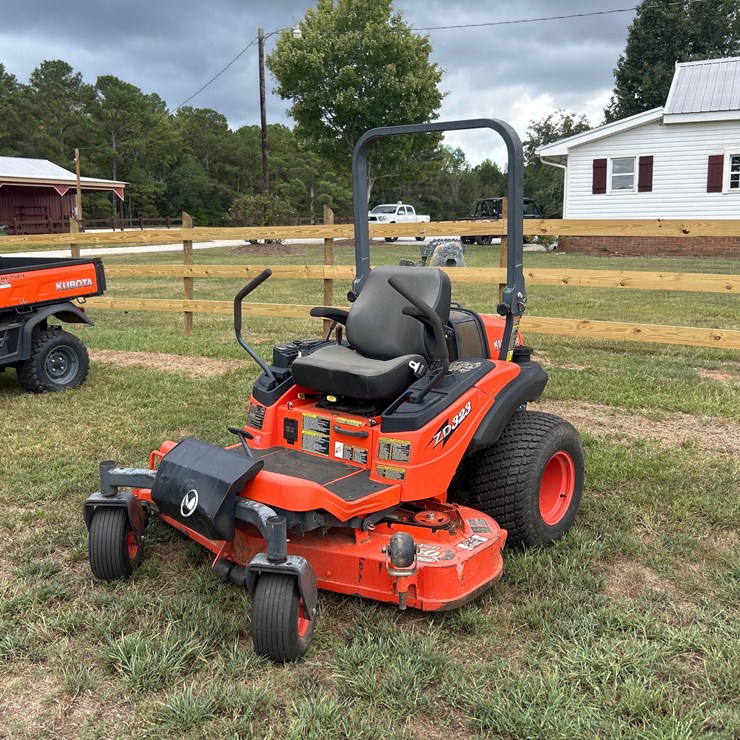 KUBOTA ZD323