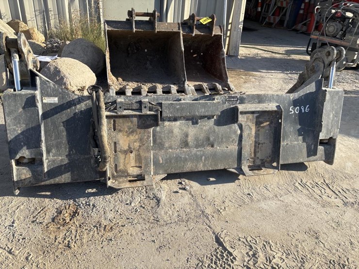 #5086-•-2021-bobcat-84"-toothed-combination-bucket-image-3