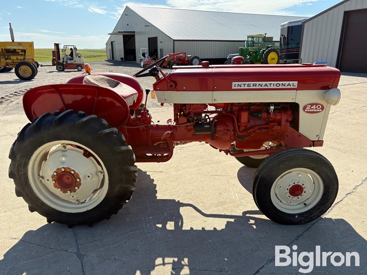 1961-international-240-image-4