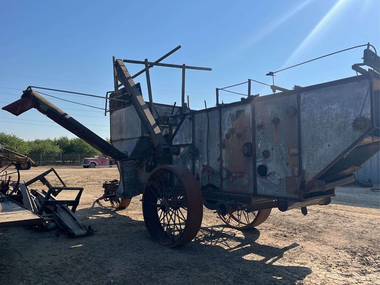 caterpillar-pull-type-combine-image-12