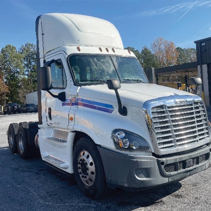 FREIGHTLINER CASCADIA 125