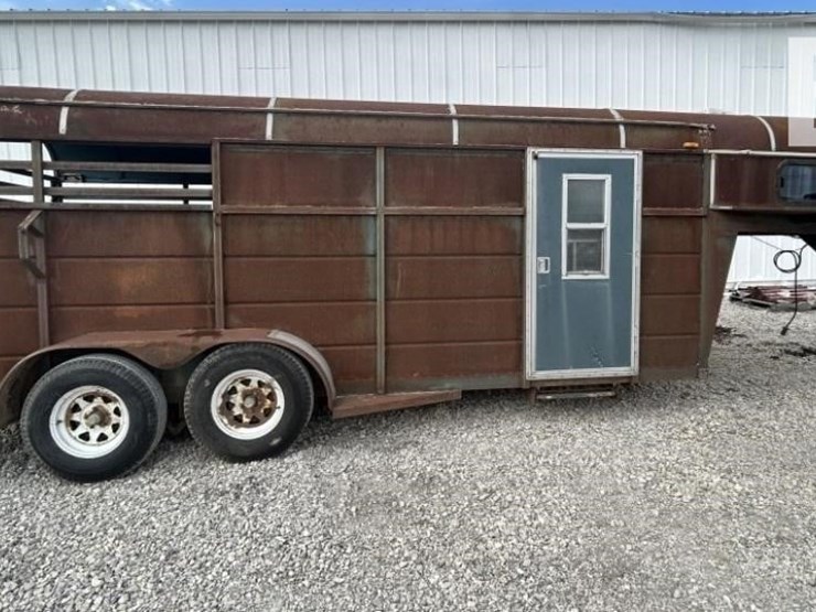 stock-trailer-26'-image-3