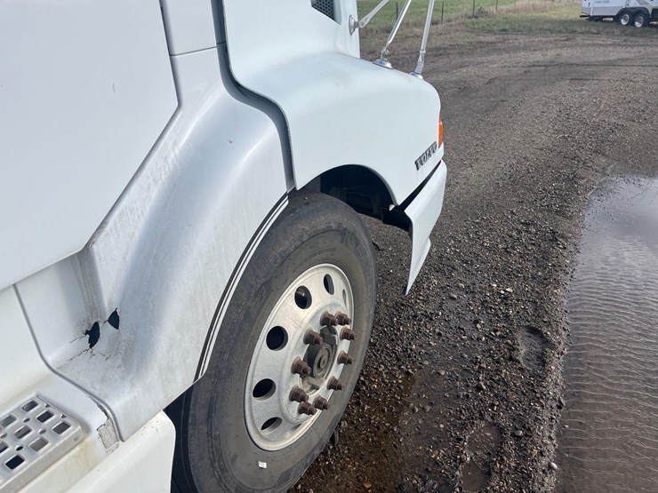 1998-volvo-semi-image-18