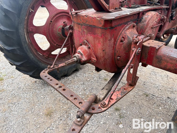 1945-ih-farmall-m-2wd-tractor-image-9