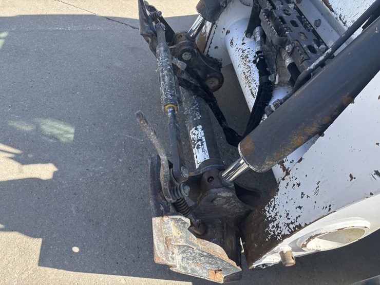 2022-bobcat-t870-image-27