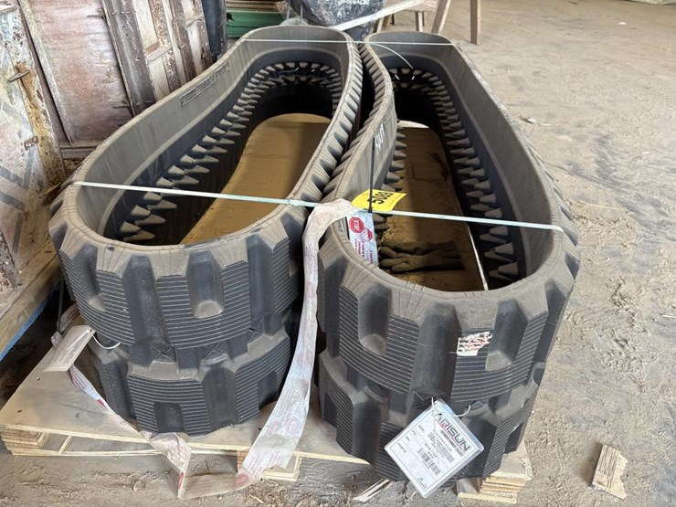 #5089-•-unused-bobcat-t770-tracks-image-2