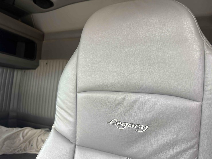 2007-kenworth-w900-image-23