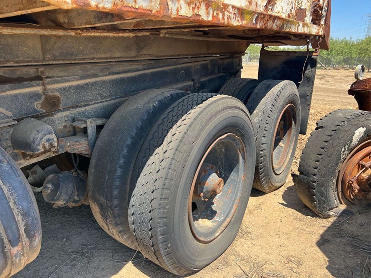 autocar-diesel-dump-truck-image-25