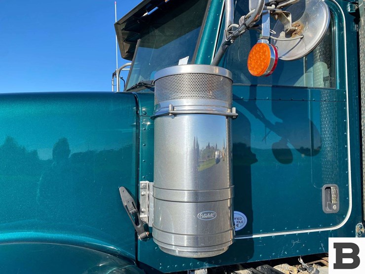 2013-peterbilt-367-image-12