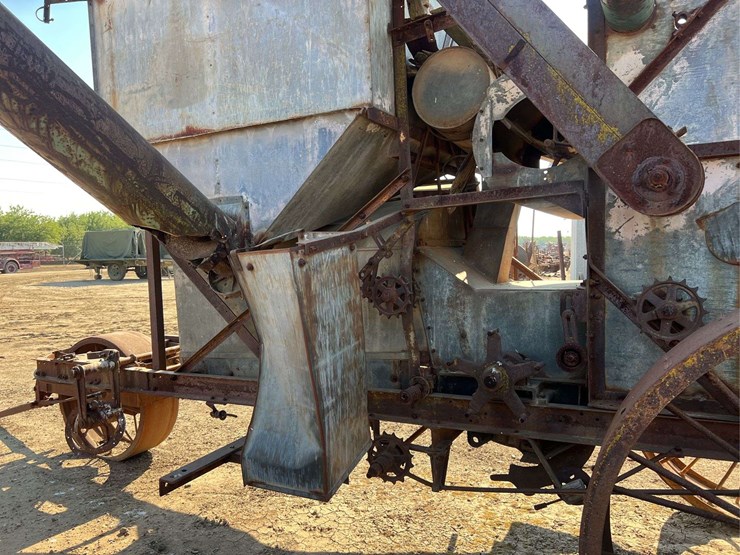 caterpillar-pull-type-combine-image-14