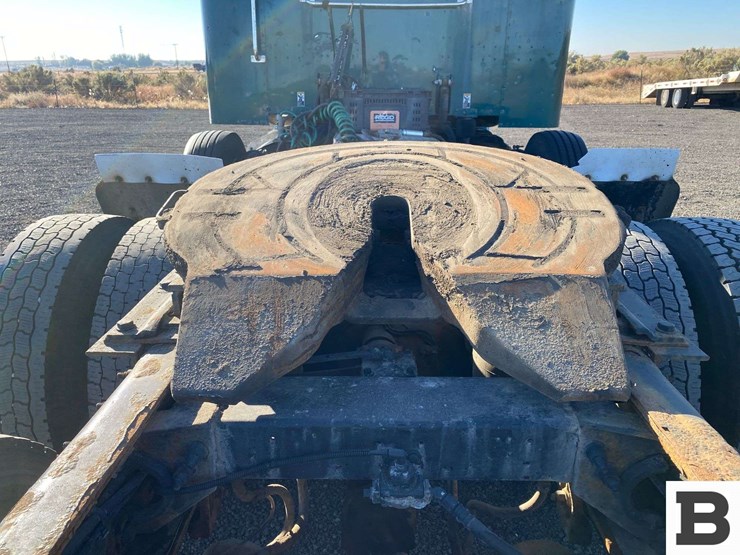 2013-peterbilt-367-image-29