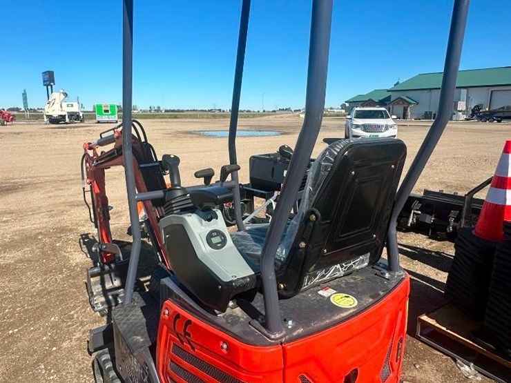 2024-industry-mx-15rx-mini-excavator-image-7