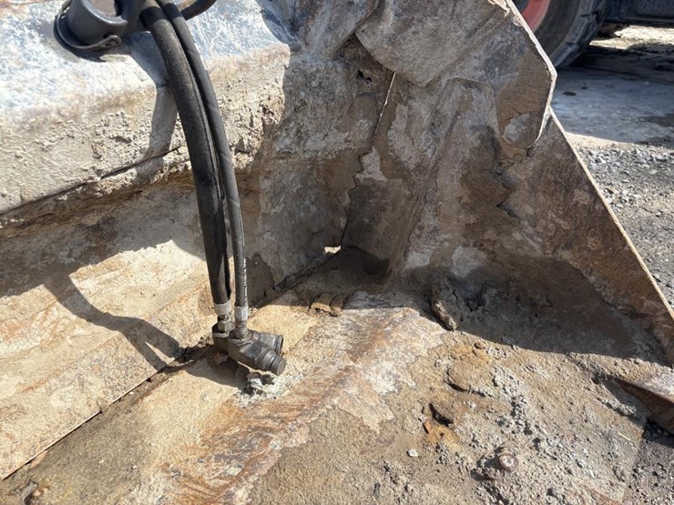 #5044-•-bobcat-3-in-1-approx-74"-bucket-image-8