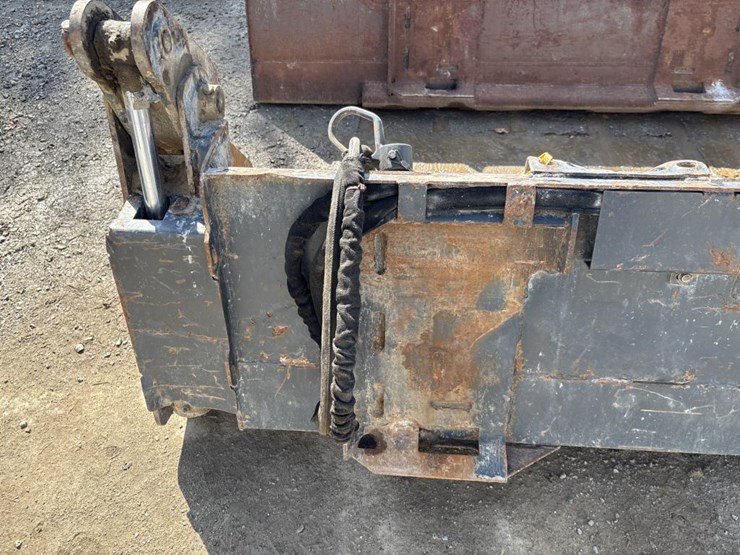 #5044-•-bobcat-3-in-1-approx-74"-bucket-image-5