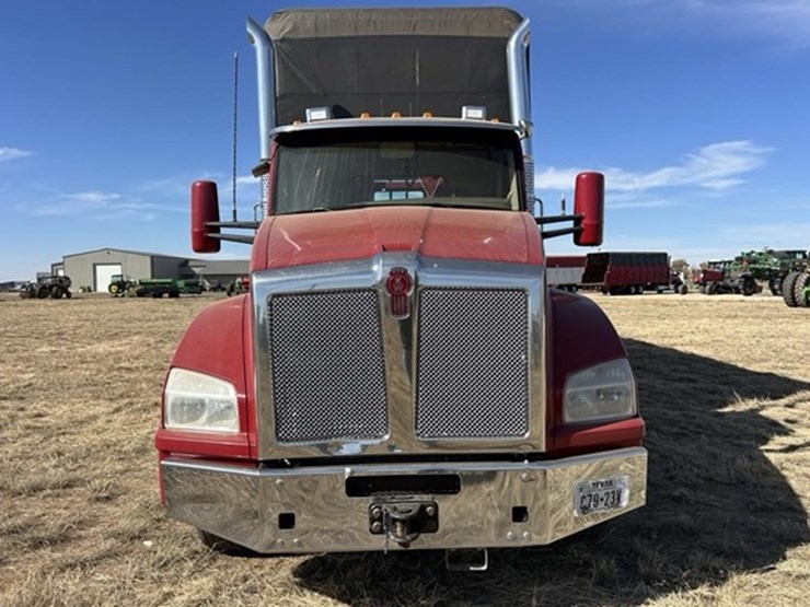 2017-kenworth-t880-image-17