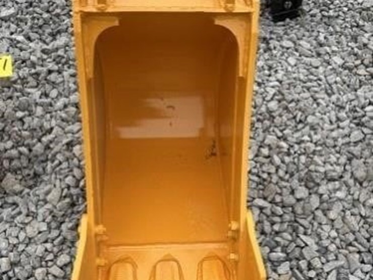 2025-caterpillar-305-image-1
