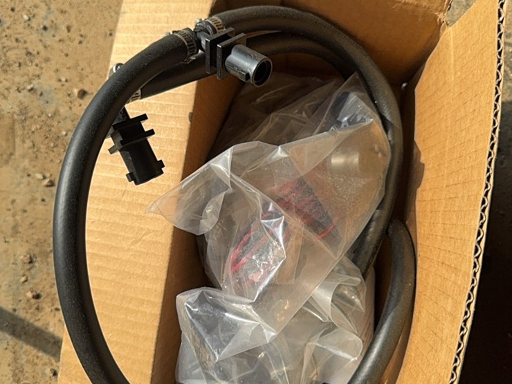 3-point-hitch-tank-sprayer-with-boom-brand-new-image-4