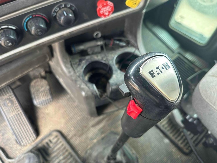 2007-kenworth-w900-image-25