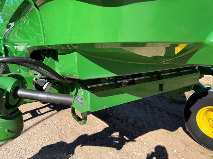 2019-john-deere-w235-image-11