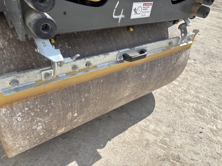 #5056-•-2019-wacker-neuson-rd28-smooth-drum-roller-image-32